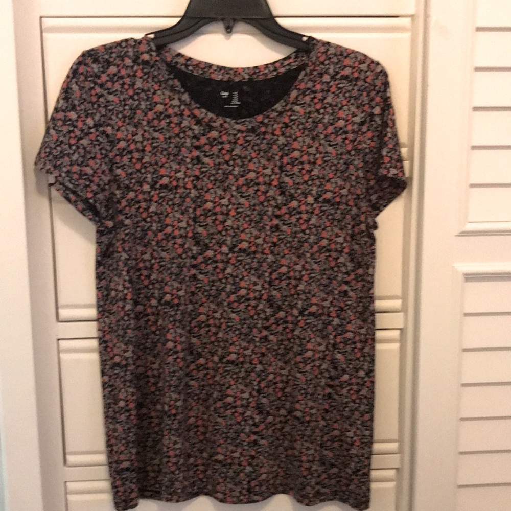 Cute little floral top!